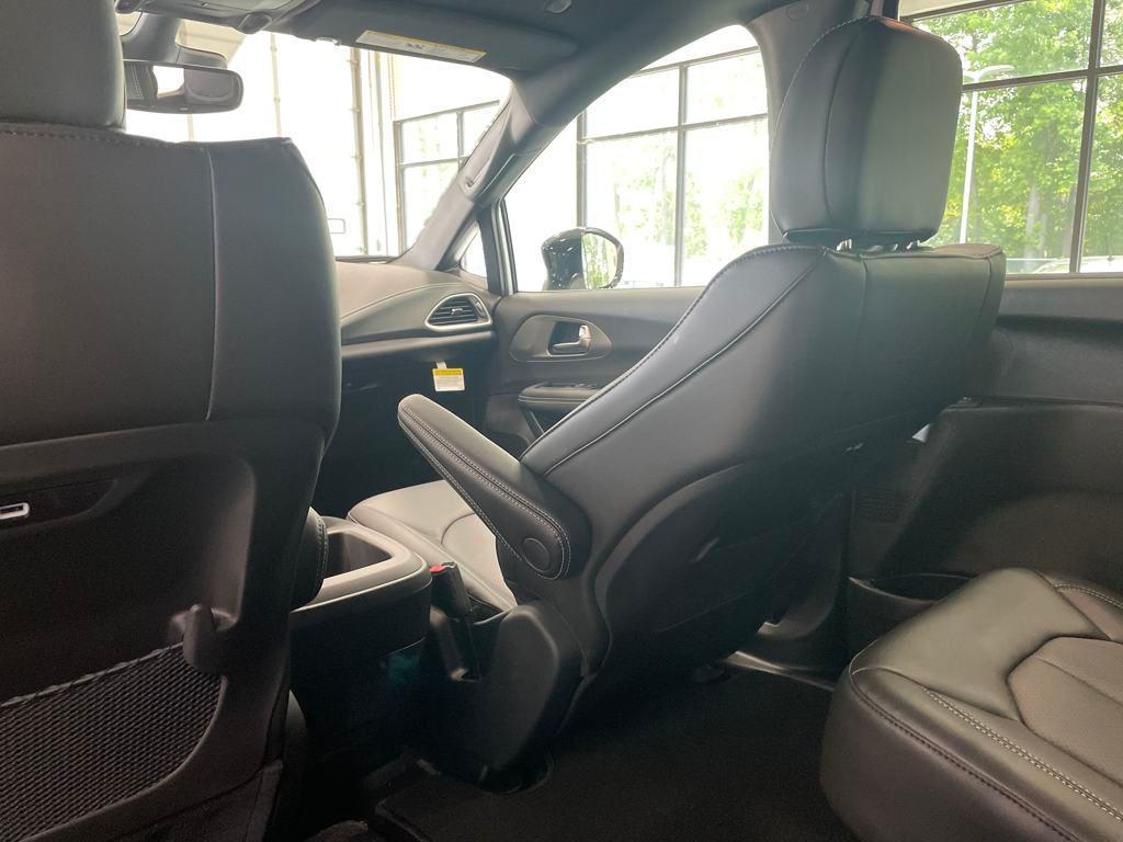 new 2025 Chrysler Pacifica car, priced at $36,900