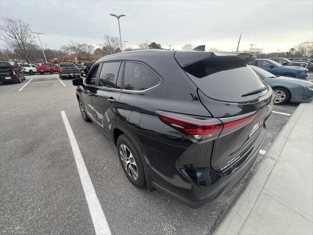 used 2024 Toyota Highlander car, priced at $41,298