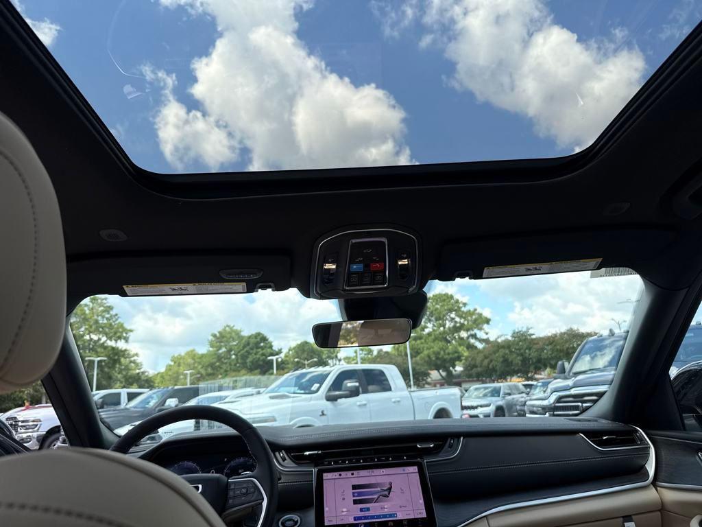 new 2025 Jeep Grand Cherokee car, priced at $44,900