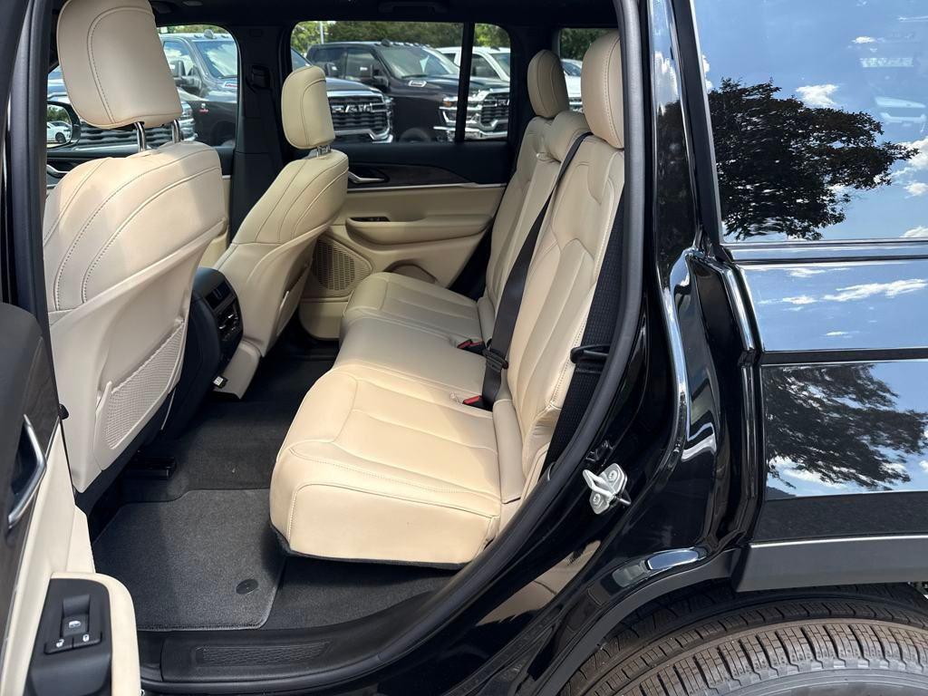 new 2025 Jeep Grand Cherokee car, priced at $44,900