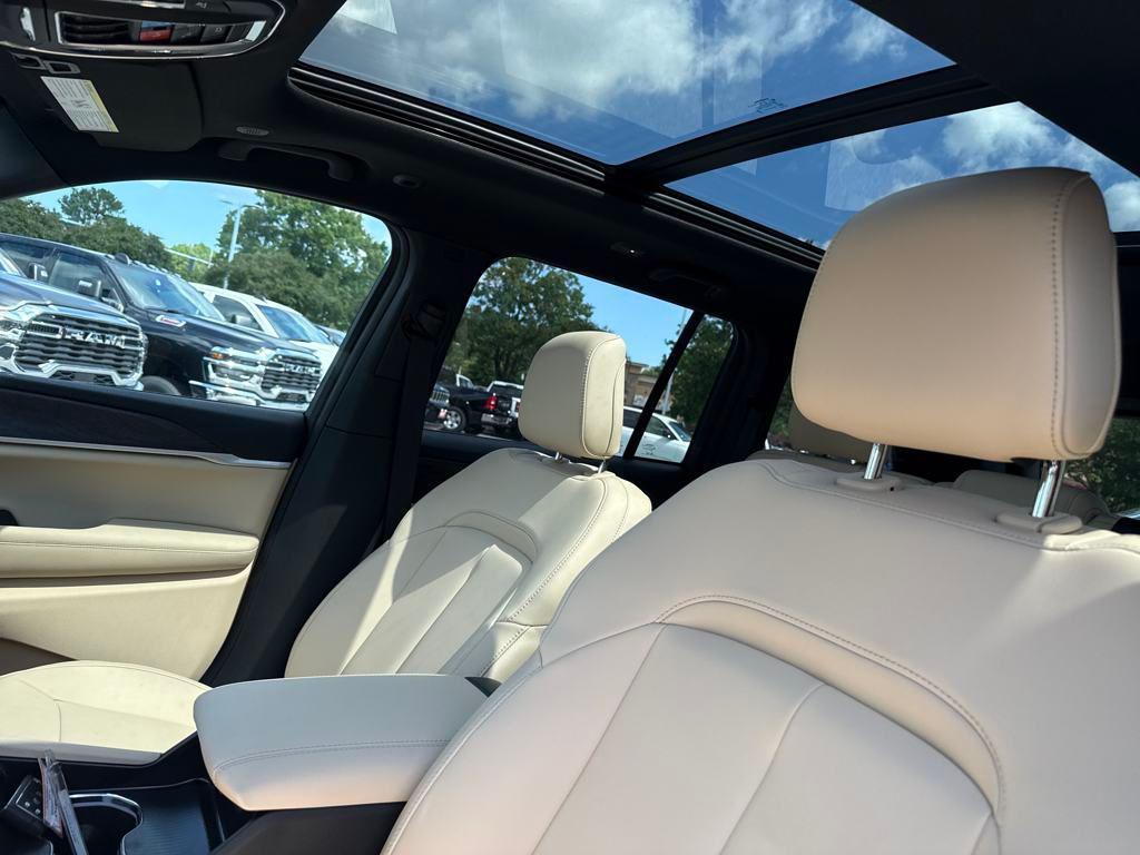 new 2025 Jeep Grand Cherokee car, priced at $44,900