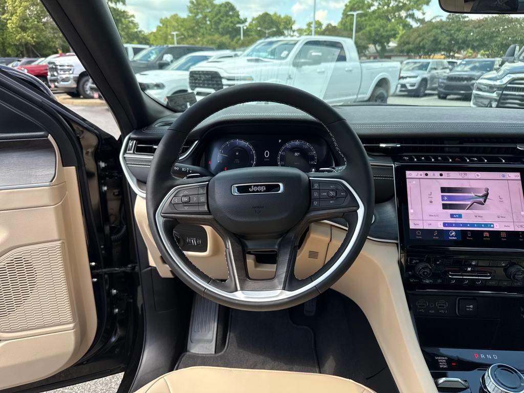 new 2025 Jeep Grand Cherokee car, priced at $44,900