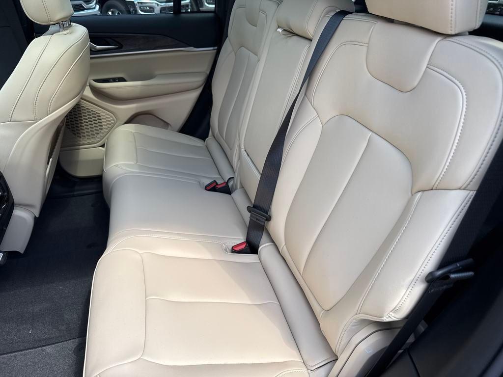 new 2025 Jeep Grand Cherokee car, priced at $44,900