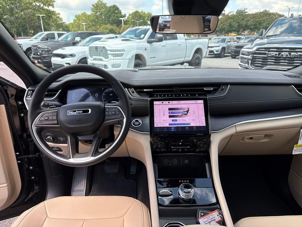 new 2025 Jeep Grand Cherokee car, priced at $44,900