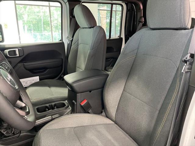 new 2025 Jeep Gladiator car, priced at $38,900
