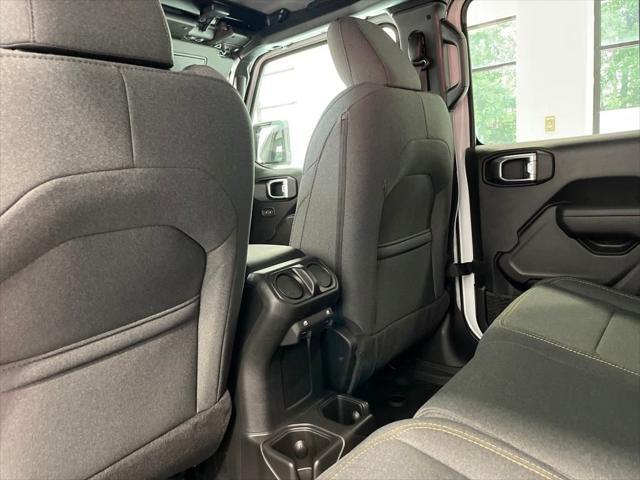 new 2025 Jeep Gladiator car, priced at $38,900