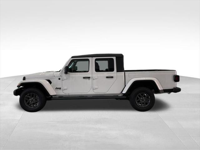new 2025 Jeep Gladiator car, priced at $38,900