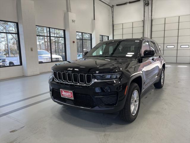 new 2025 Jeep Grand Cherokee car, priced at $35,820