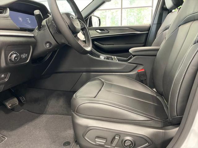 new 2025 Jeep Grand Cherokee car, priced at $41,900