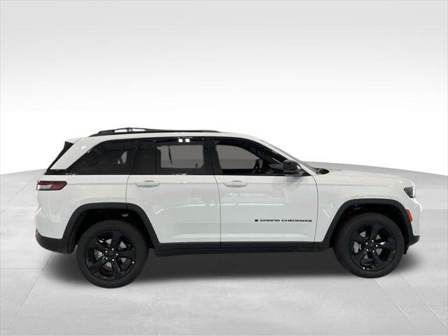 new 2025 Jeep Grand Cherokee car, priced at $41,900