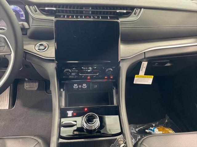 new 2025 Jeep Grand Cherokee car, priced at $41,900