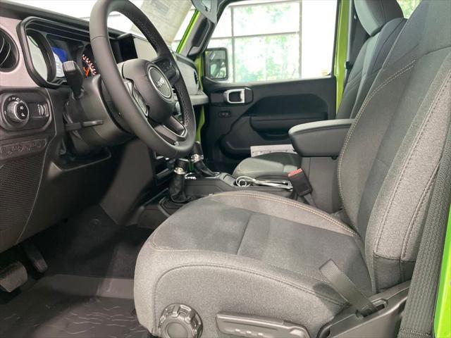 new 2025 Jeep Gladiator car, priced at $40,500