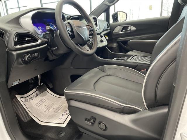 new 2025 Chrysler Pacifica Hybrid car, priced at $44,800