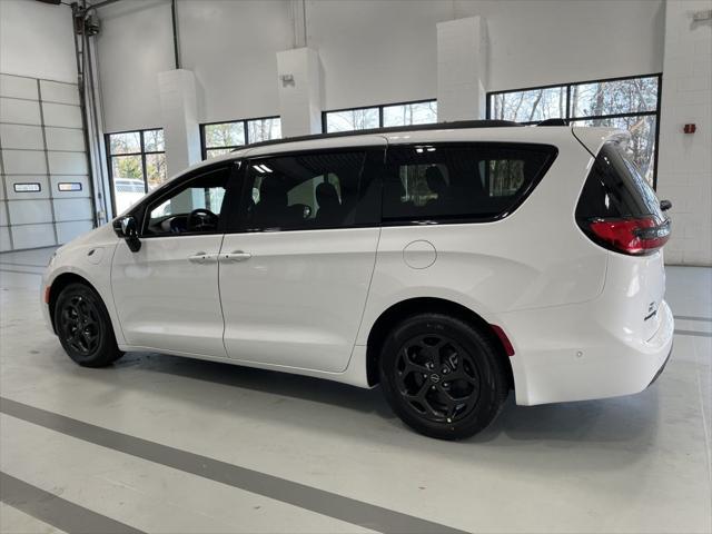 new 2025 Chrysler Pacifica Hybrid car, priced at $44,800