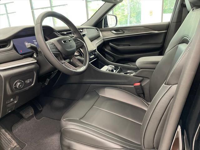 new 2025 Jeep Grand Cherokee car, priced at $41,800