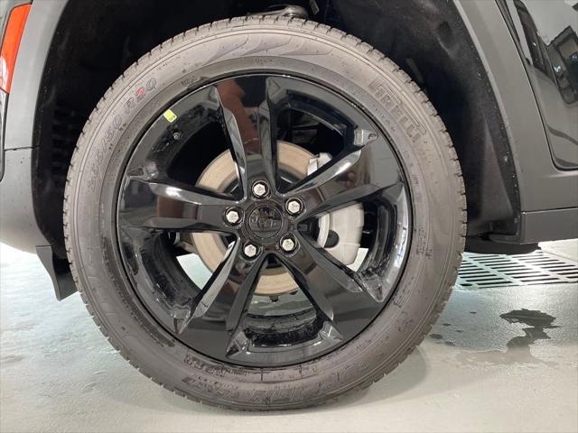 new 2025 Jeep Grand Cherokee car, priced at $41,800
