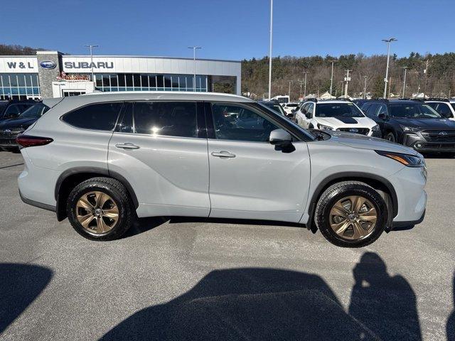 used 2022 Toyota Highlander Hybrid car, priced at $33,793