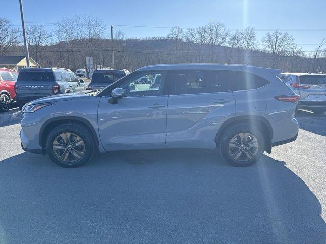 used 2022 Toyota Highlander Hybrid car, priced at $33,793