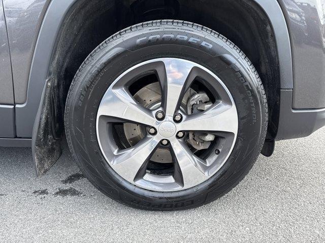 used 2020 Jeep Cherokee car, priced at $18,991