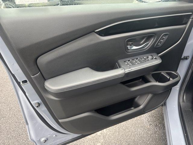 used 2025 Honda Pilot car, priced at $45,862