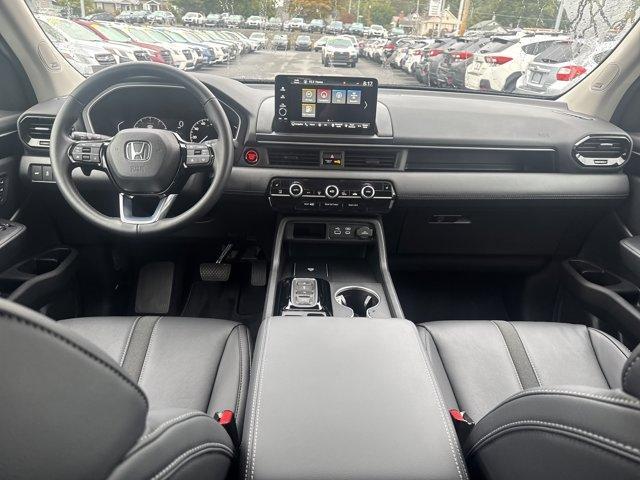 used 2025 Honda Pilot car, priced at $45,862