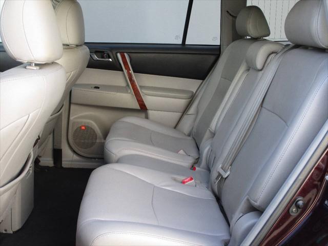 used 2013 Toyota Highlander car, priced at $14,995