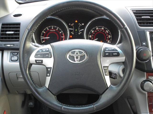 used 2013 Toyota Highlander car, priced at $14,995