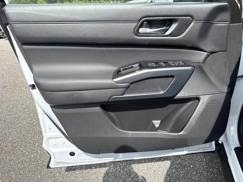 new 2025 Nissan Pathfinder car, priced at $36,137