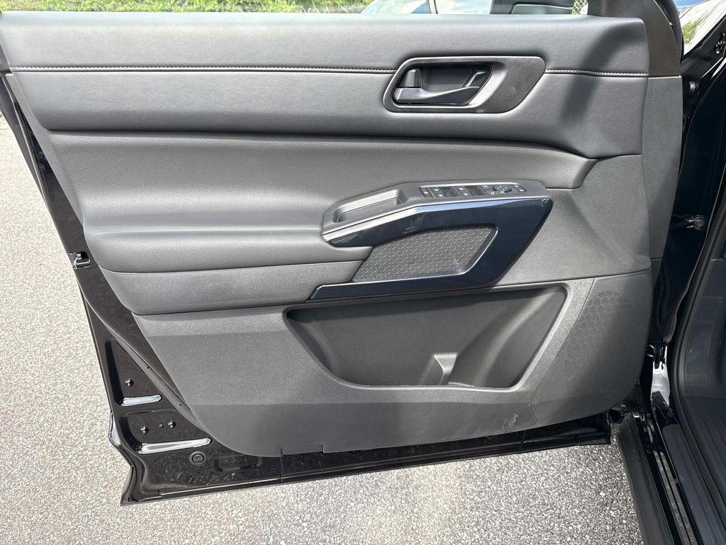 new 2025 Nissan Pathfinder car, priced at $33,105