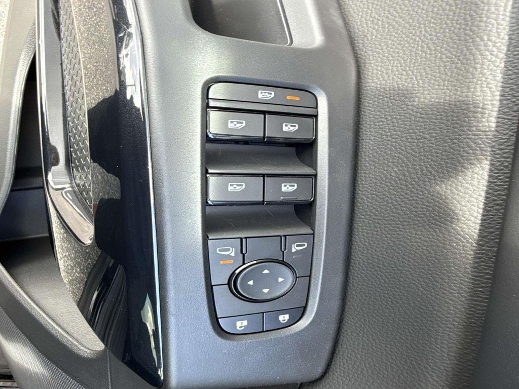 new 2025 Nissan Pathfinder car, priced at $33,105