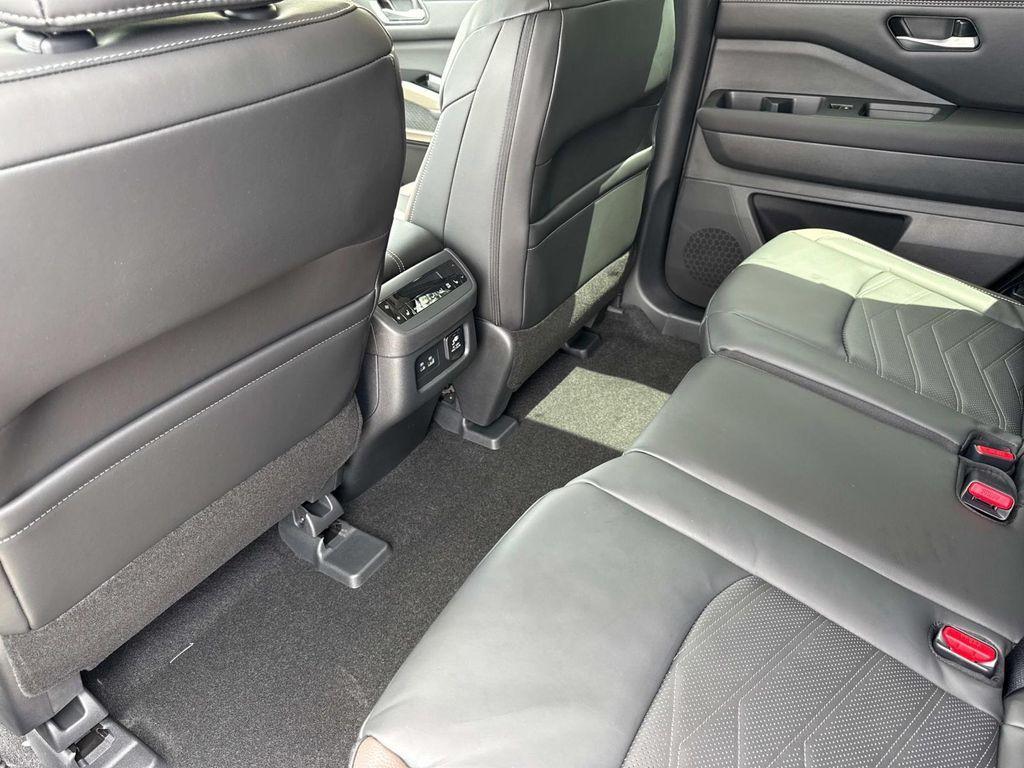 new 2025 Nissan Pathfinder car, priced at $47,306