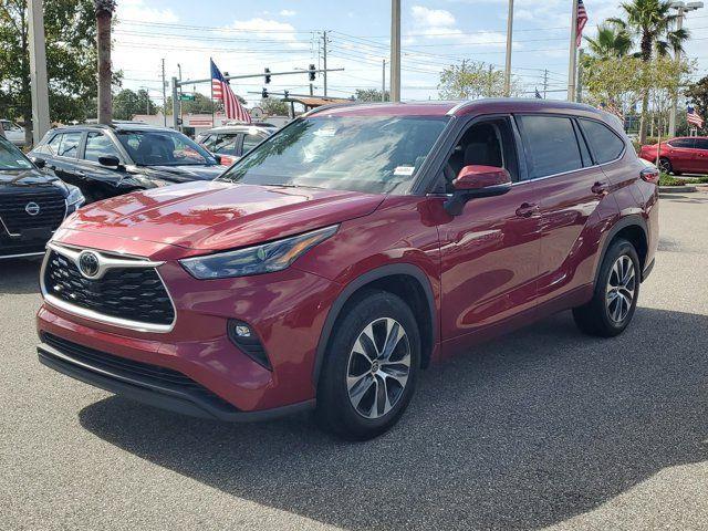 used 2022 Toyota Highlander car, priced at $35,888