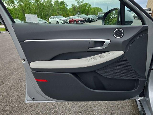 new 2025 Hyundai Sonata Hybrid car, priced at $31,073