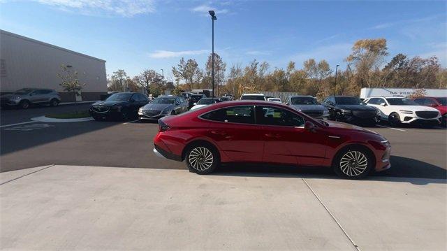 new 2025 Hyundai Sonata Hybrid car, priced at $31,059