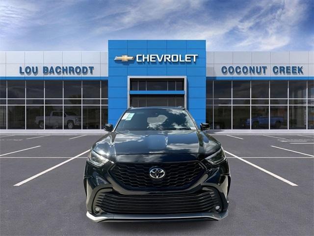 used 2022 Toyota Highlander car, priced at $31,997