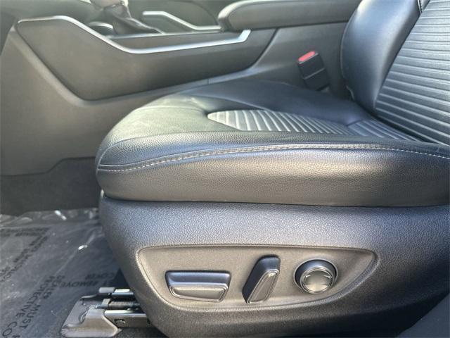 used 2022 Toyota Highlander car, priced at $31,997