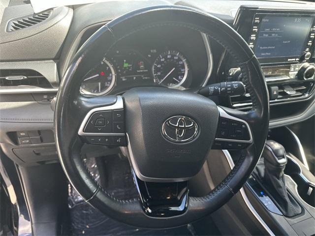 used 2022 Toyota Highlander car, priced at $31,997