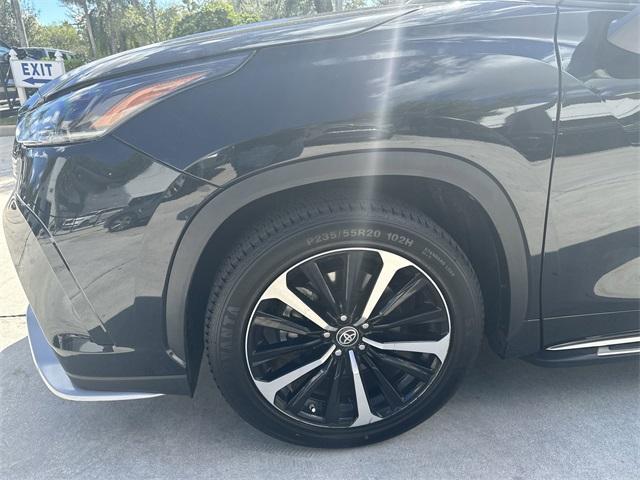 used 2022 Toyota Highlander car, priced at $31,997