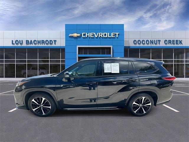 used 2022 Toyota Highlander car, priced at $31,997