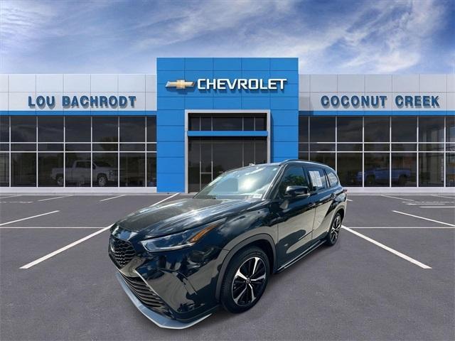 used 2022 Toyota Highlander car, priced at $31,997