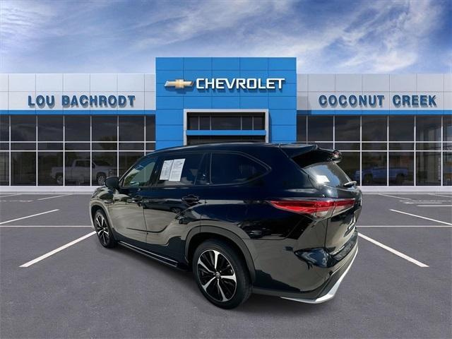 used 2022 Toyota Highlander car, priced at $31,997
