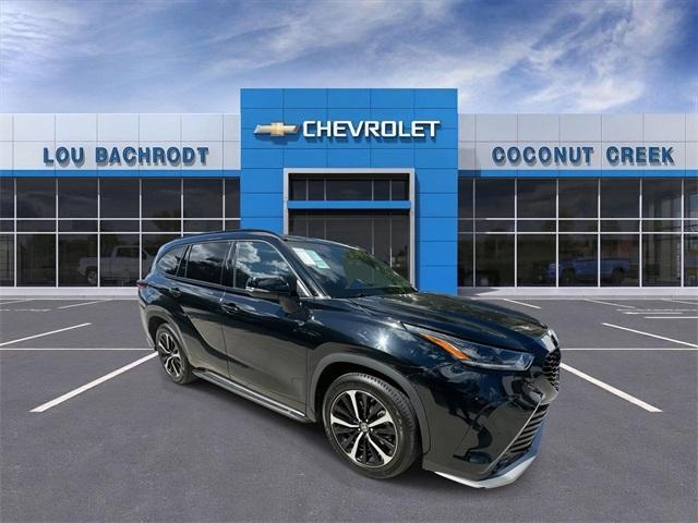 used 2022 Toyota Highlander car, priced at $31,997
