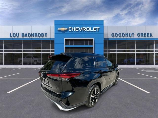 used 2022 Toyota Highlander car, priced at $31,997