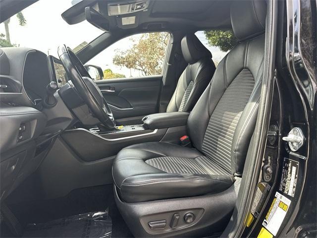 used 2023 Toyota Highlander car, priced at $32,997