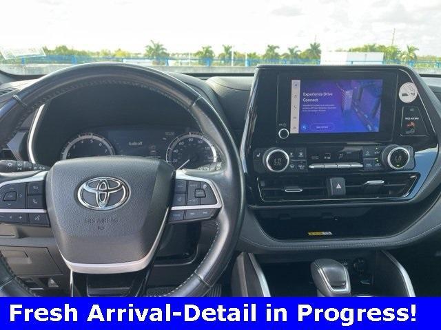 used 2023 Toyota Highlander car, priced at $32,995