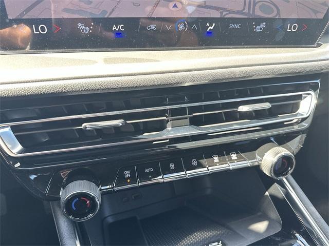 new 2026 Chevrolet Traverse car, priced at $38,190