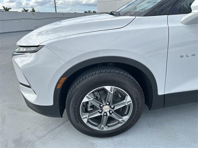 new 2025 Chevrolet Blazer car, priced at $32,910