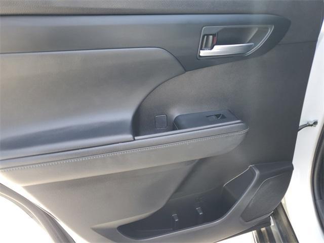 used 2022 Toyota Highlander car, priced at $33,799
