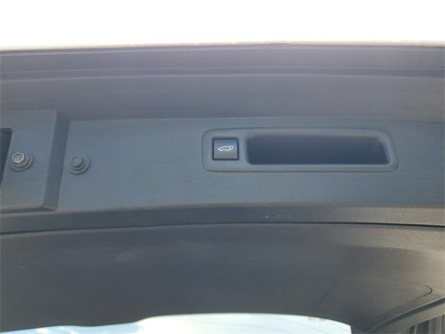 used 2022 Toyota Highlander car, priced at $33,799