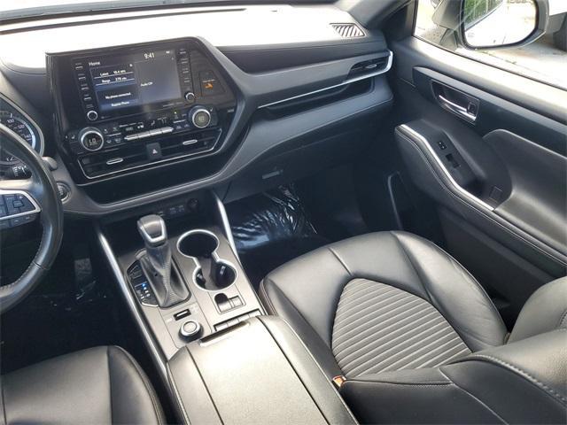 used 2022 Toyota Highlander car, priced at $33,799